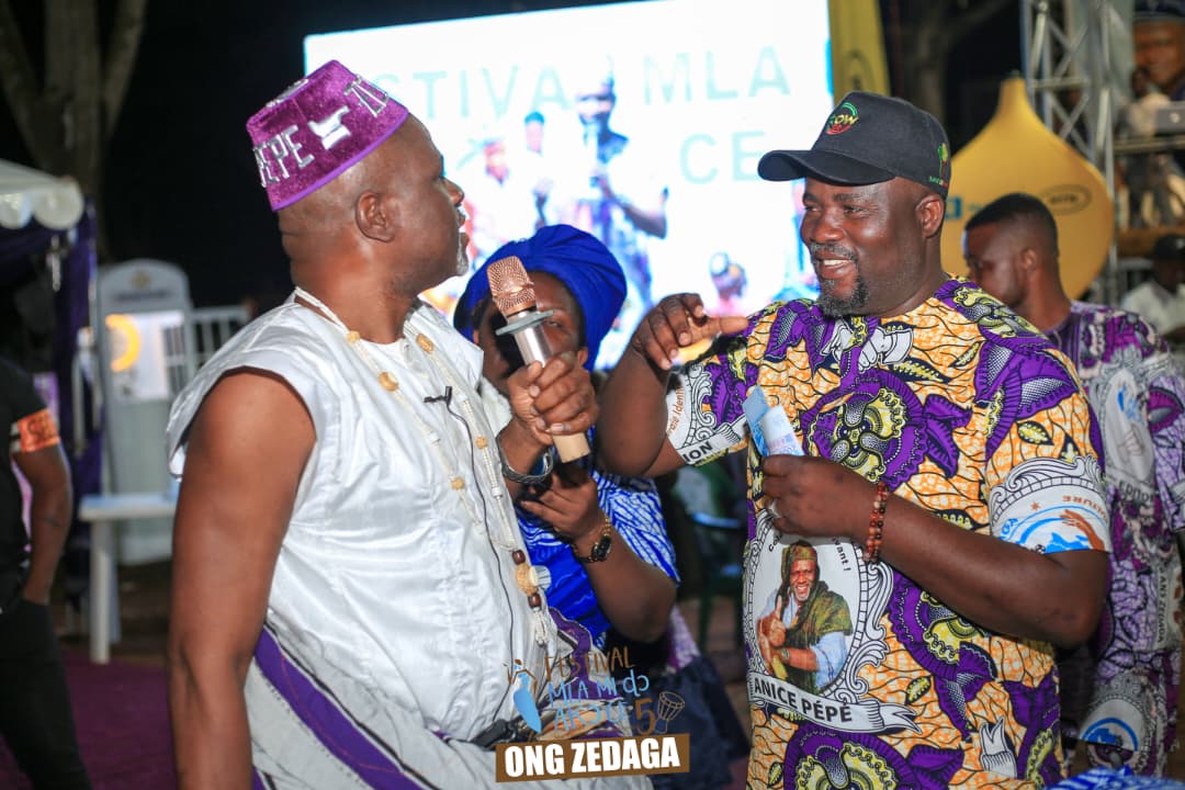 Public cérémonie hommage